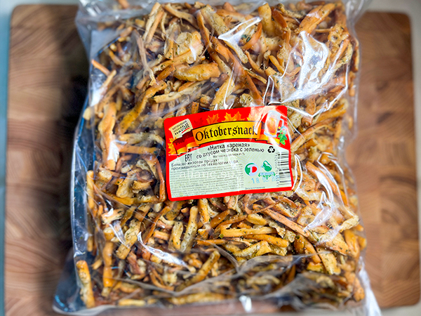 Нитка ЖАРЕНАЯ "Чеснок с зеленью" Oktobersnack 1 кг (сырный продукт) в Жуковском
