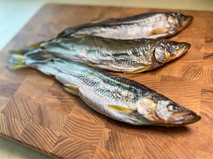 Сурские гренки с Аджикой (100 гр): Корюшка с икрой вяленая ГОСТ (крупная)